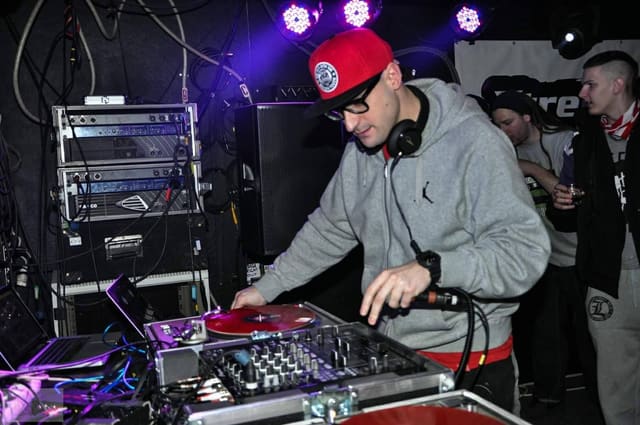 Fotografie z akce: NAROZENINOVÁ PARTY - DJ WICH