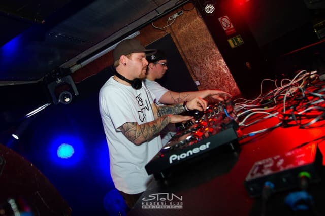 Fotografie z akce: No!se w/ Hrr.nec & Mc Vaant