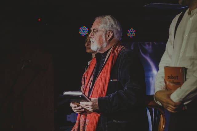 Fotografie z akce: LISTOVÁNÍ S ROBERTEM FULGHUMEM
