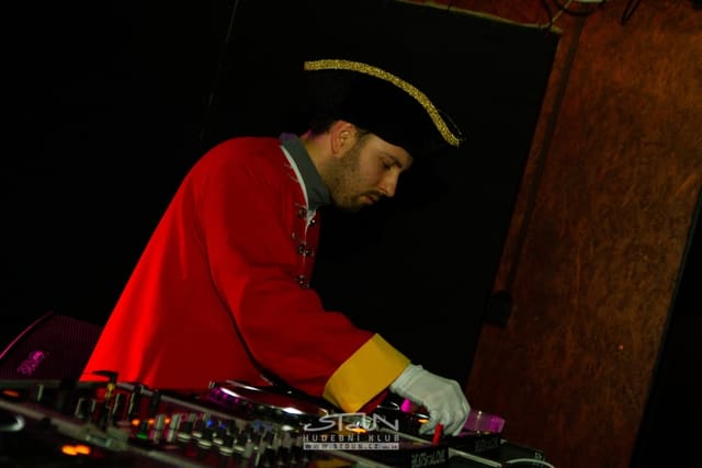 Fotografie z akce: Bass Invasion - carnival edition