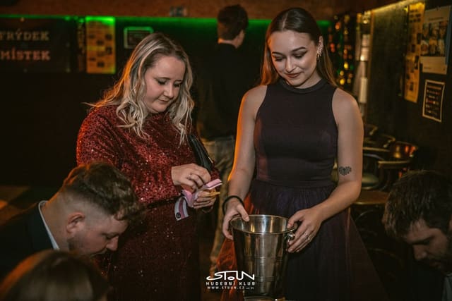Fotografie z akce: Narozeninový ples STOUNu - 31 let