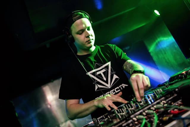 Fotografie z akce: Resonance 2 w/ Nemesys & Rob Nash