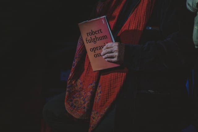 Fotografie z akce: LISTOVÁNÍ S ROBERTEM FULGHUMEM