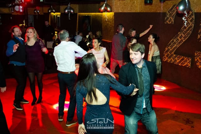 Fotografie z akce: Narozeninový ples Stounu - 27 let