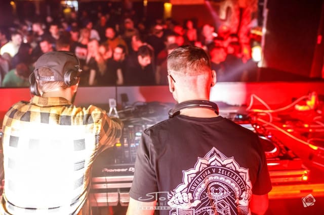 Fotografie z akce: Gunfingers pres. Lock'n'Load w/ ZIGI SC