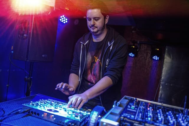 Fotografie z akce: VAULT w/ Symbiotik crew LIVE