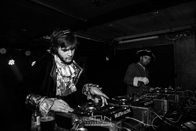 Fotografie z akce: Bass Invasion - carnival edition