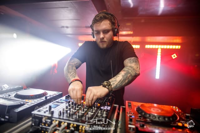 Fotografie z akce: Gunfingers pres. Lock'n'Load w/ ZIGI SC