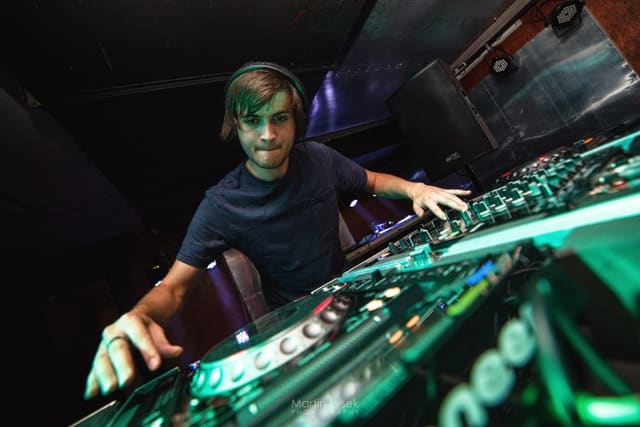 Fotografie z akce: VAULT w/ Symbiotik crew LIVE