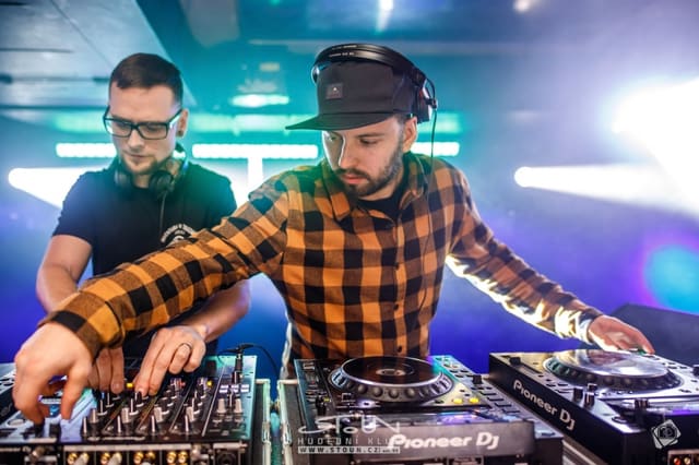Fotografie z akce: Gunfingers pres. Lock'n'Load w/ ZIGI SC