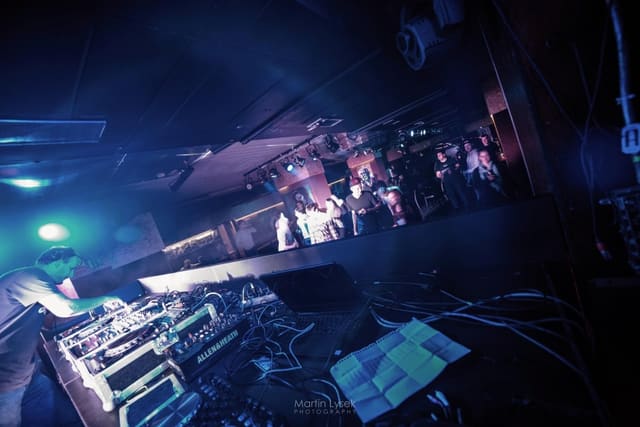 Fotografie z akce: RESONANCE WITH A.RENWICK (UK/HN)