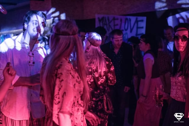 Fotografie z akce: NAROZENINOVÝ PLES - 21 LET - HIPPIE STYL