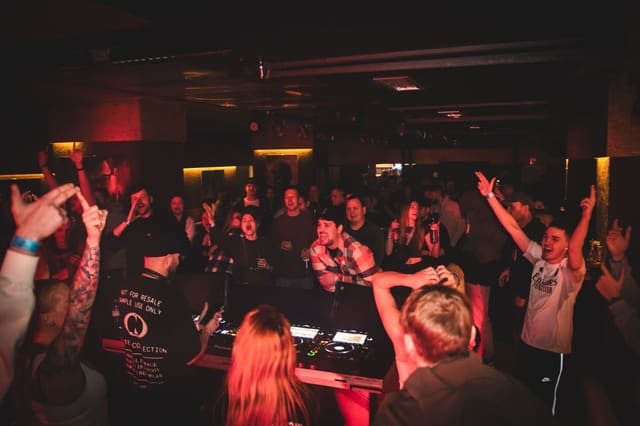 Fotografie z akce: Last Invasion 360 w/ Dj Pixie