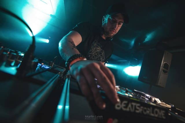 Fotografie z akce: No!se w/ Tantrum Desire (UK)