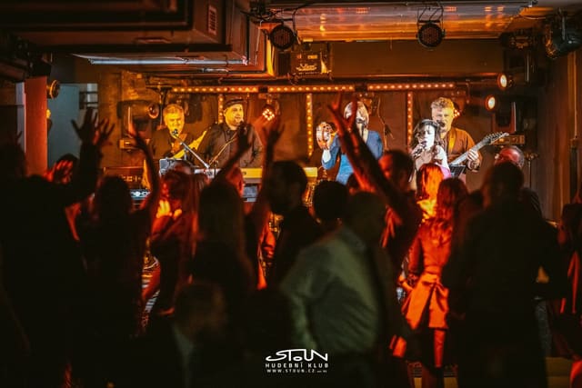 Fotografie z akce: Narozeninový ples STOUNu - 31 let