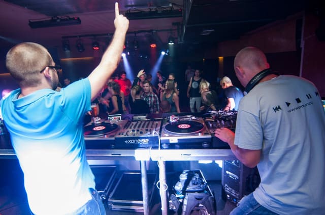 Fotografie z akce: KICK THE HITS