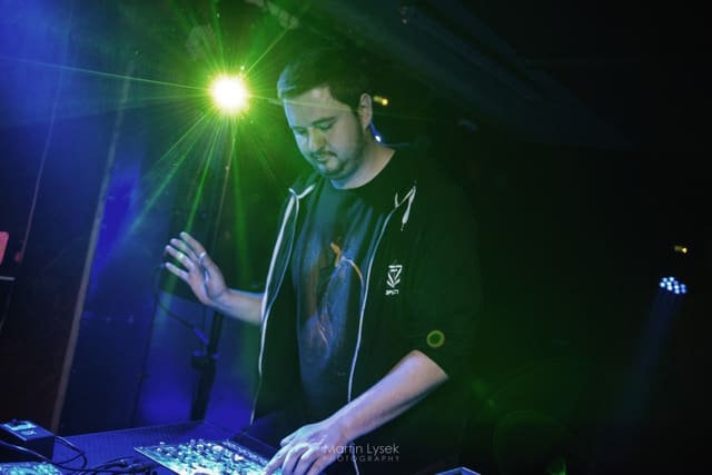 Fotografie z akce: VAULT w/ Symbiotik crew LIVE