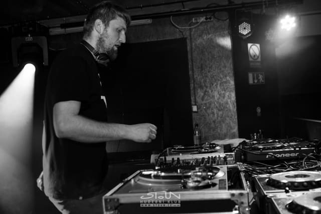 Fotografie z akce: No!se w/ Hrr.nec & Mc Vaant